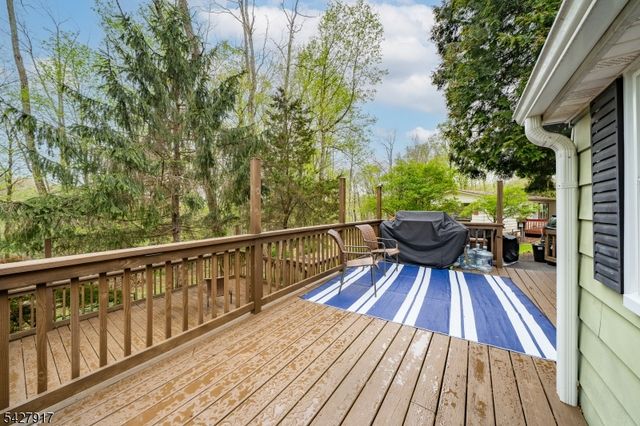 12 Timbercroft Rd, High Bridge Boro, NJ 08829