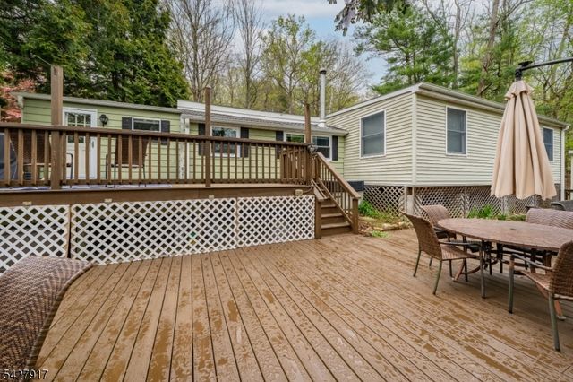 12 Timbercroft Rd, High Bridge Boro, NJ 08829