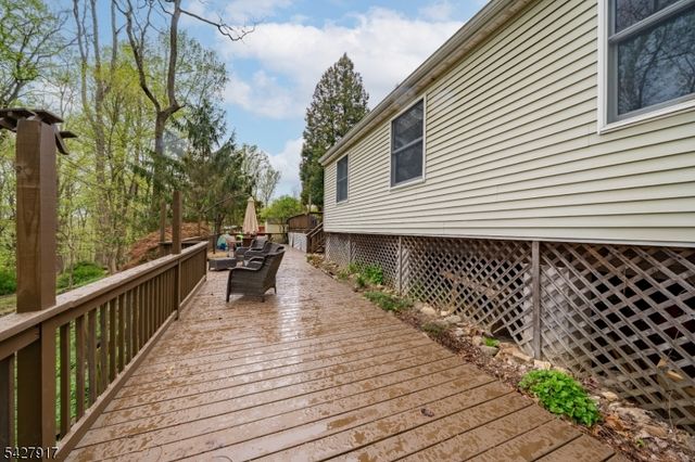 12 Timbercroft Rd, High Bridge Boro, NJ 08829