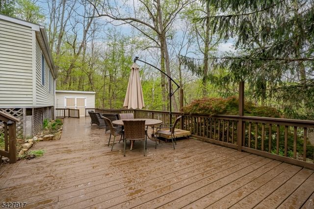 12 Timbercroft Rd, High Bridge Boro, NJ 08829