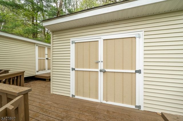 12 Timbercroft Rd, High Bridge Boro, NJ 08829