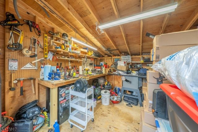 12 Timbercroft Rd, High Bridge Boro, NJ 08829