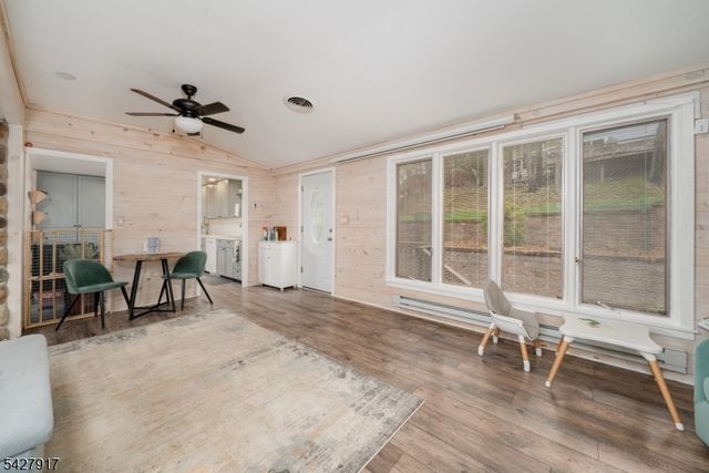 12 Timbercroft Rd, High Bridge Boro, NJ 08829
