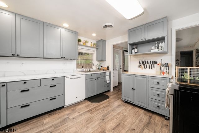 12 Timbercroft Rd, High Bridge Boro, NJ 08829