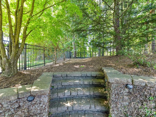 2535 Harlington Lane, Charlotte, NC 28270