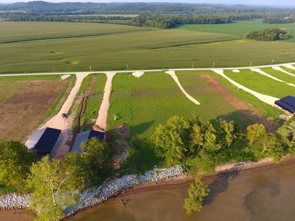 199 Hardin Bottom River Rd, Clifton, TN 38425