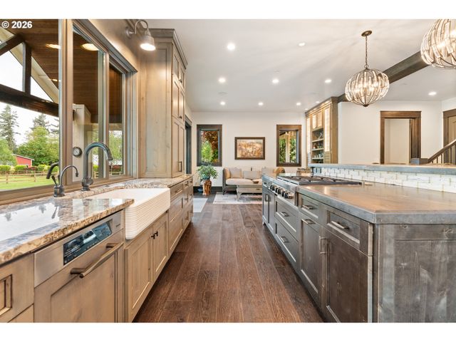 31553 Sw ISLE WAY Ln, West Linn, OR 97068