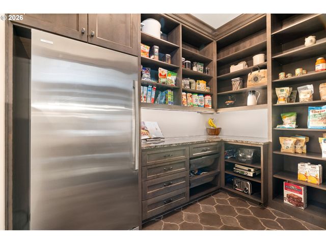 31553 Sw ISLE WAY Ln, West Linn, OR 97068