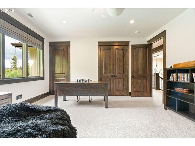 31553 Sw ISLE WAY Ln, West Linn, OR 97068