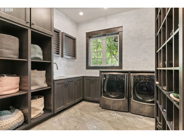 31553 Sw ISLE WAY Ln, West Linn, OR 97068