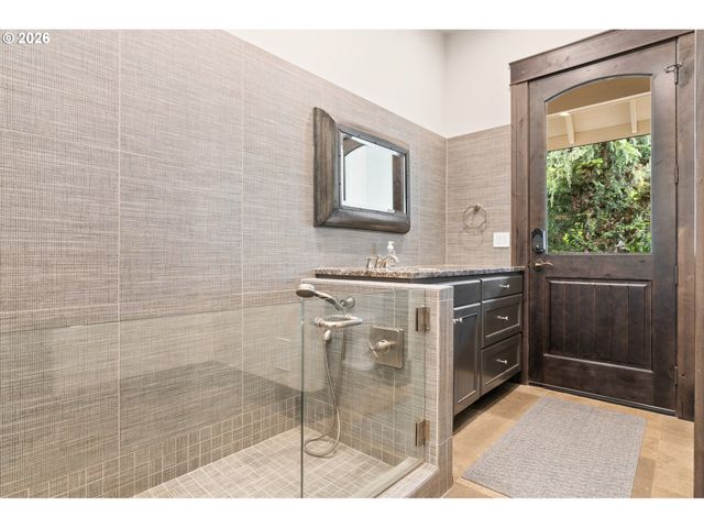 31553 Sw ISLE WAY Ln, West Linn, OR 97068