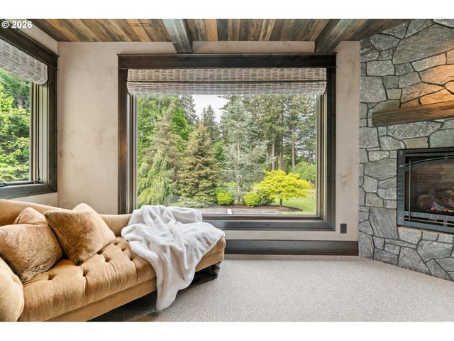 31553 Sw ISLE WAY Ln, West Linn, OR 97068