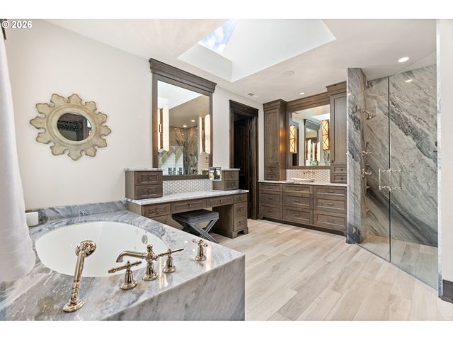 31553 Sw ISLE WAY Ln, West Linn, OR 97068