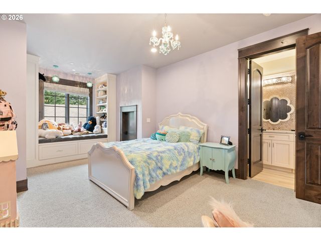 31553 Sw ISLE WAY Ln, West Linn, OR 97068