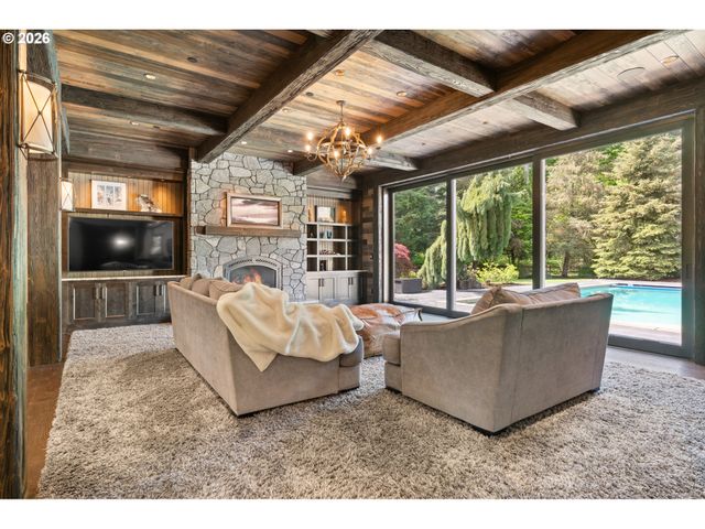 31553 Sw ISLE WAY Ln, West Linn, OR 97068