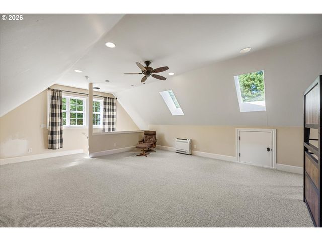 31553 Sw ISLE WAY Ln, West Linn, OR 97068