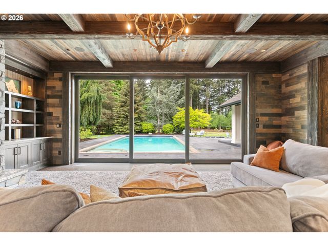 31553 Sw ISLE WAY Ln, West Linn, OR 97068