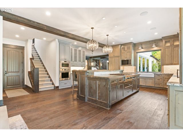 31553 Sw ISLE WAY Ln, West Linn, OR 97068