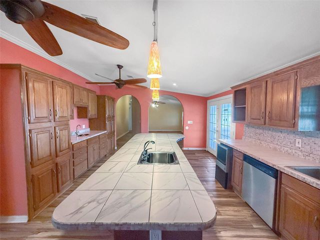 1152 Van Sant, Gilchrist, TX 77617