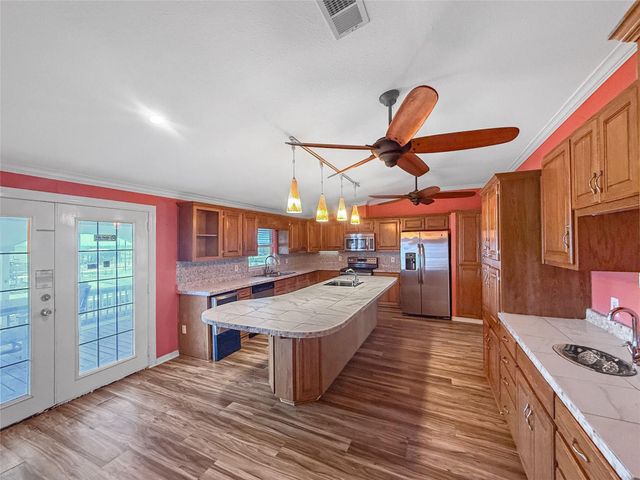 1152 Van Sant, Gilchrist, TX 77617