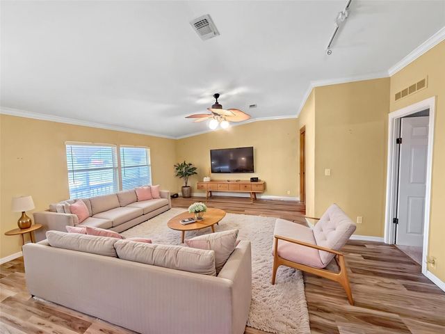 1152 Van Sant, Gilchrist, TX 77617