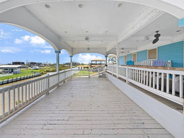1152 Van Sant, Gilchrist, TX 77617
