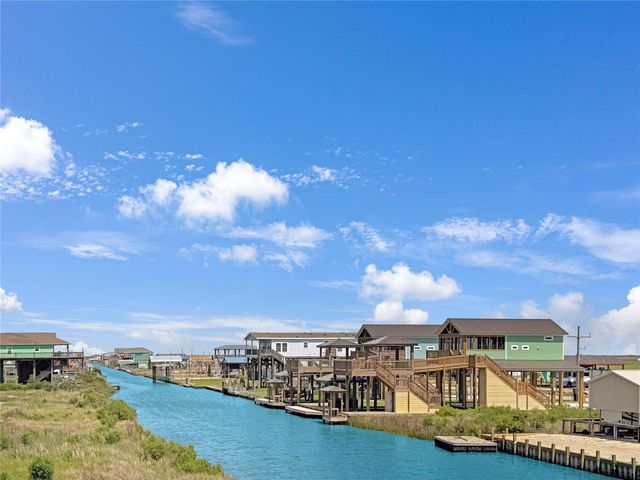 1152 Van Sant, Gilchrist, TX 77617