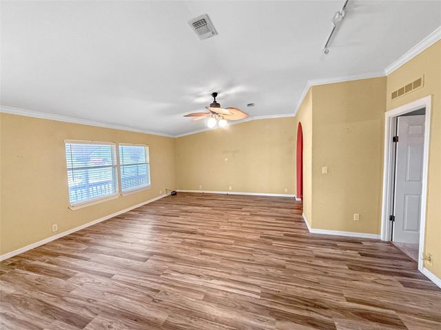 1152 Van Sant, Gilchrist, TX 77617