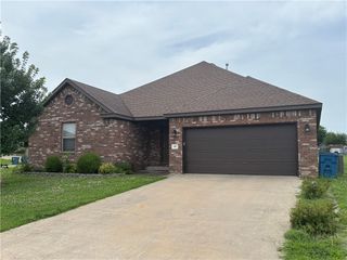 457 Harper Drive, Pea Ridge, AR 72751