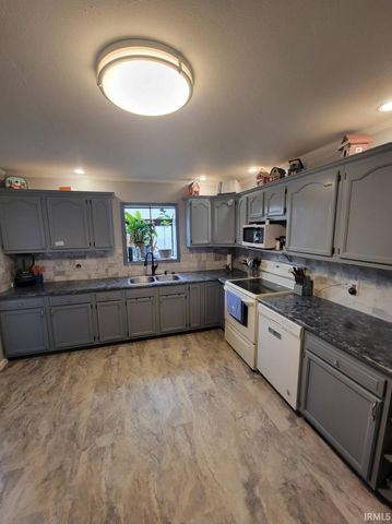 1431 Lincolnway Street, Mishawaka, IN 46544