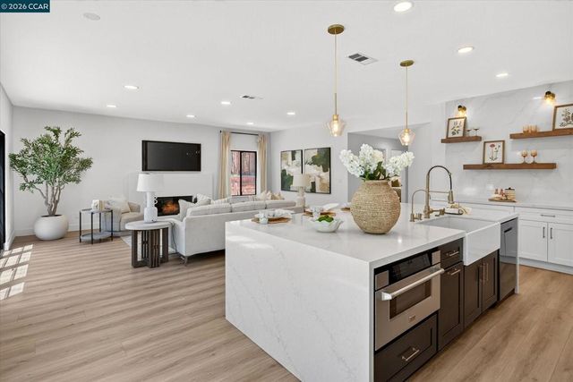 719 Bourne Ct, Danville, CA 94506