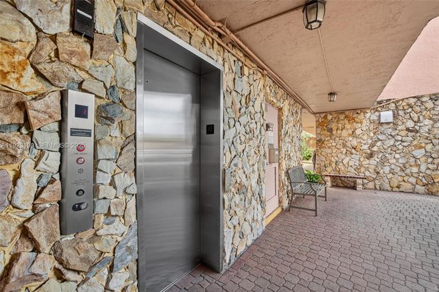 2841 Somerset Dr 106, Lauderdale Lakes, FL 33311