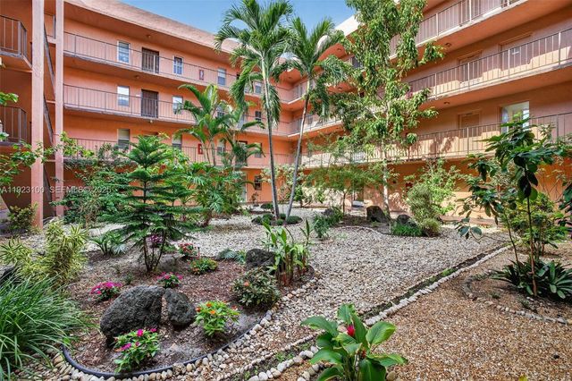 2841 Somerset Dr 106, Lauderdale Lakes, FL 33311