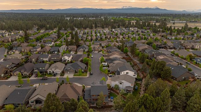 61060 SE Stari Most Loop, Bend, OR 97702