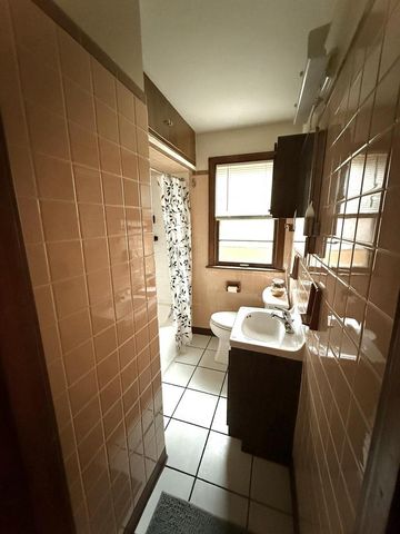 3624 E College AVENUE, Cudahy, WI 53110