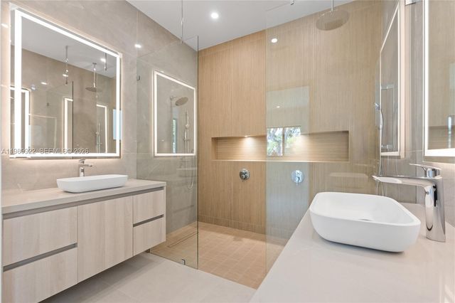 6221 SW 60th St, South Miami, FL 33143