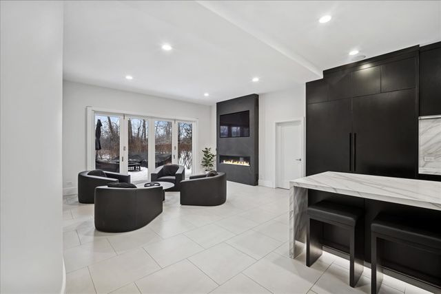 1630 Ridge Road, Highland Park, IL 60035