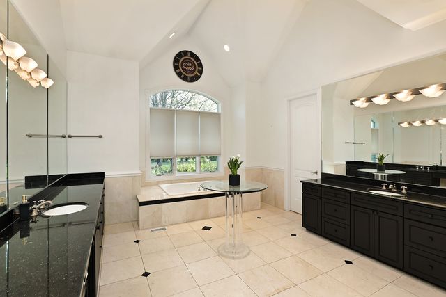 1630 Ridge Road, Highland Park, IL 60035