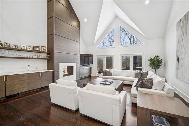 1630 Ridge Road, Highland Park, IL 60035