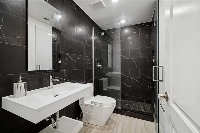 1630 Ridge Road, Highland Park, IL 60035