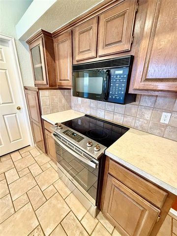 18204 Willow Oak Lane, Edmond, OK 73012