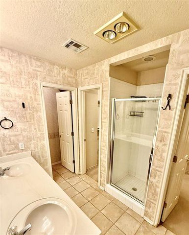 18204 Willow Oak Lane, Edmond, OK 73012