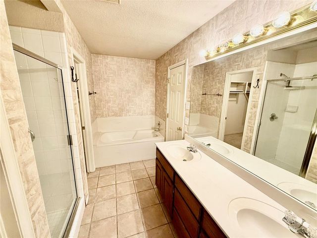 18204 Willow Oak Lane, Edmond, OK 73012