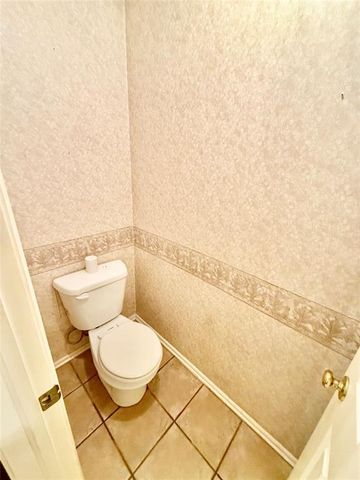 18204 Willow Oak Lane, Edmond, OK 73012