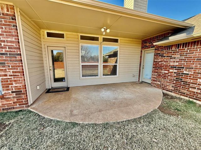 18204 Willow Oak Lane, Edmond, OK 73012