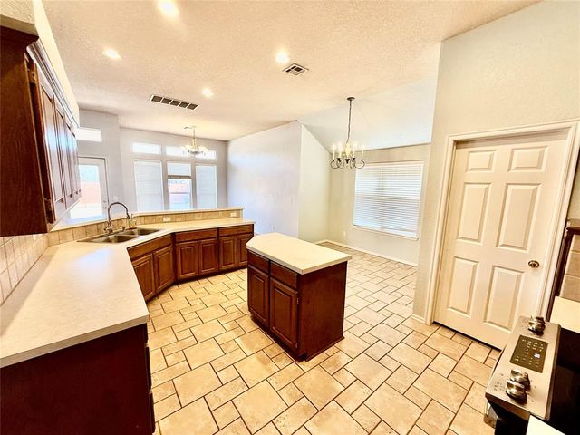 18204 Willow Oak Lane, Edmond, OK 73012