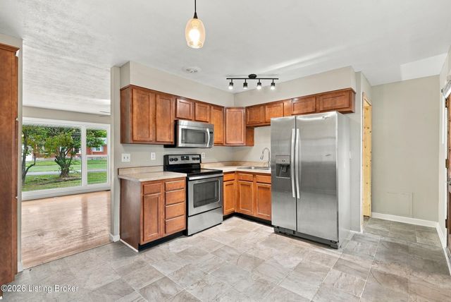 9210 Fawnridge Pl, Louisville, KY 40229