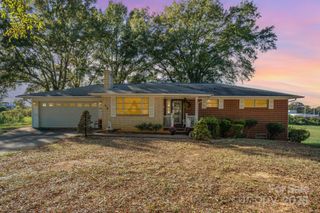 1580 W Cloaninger Avenue, Statesville, NC 28625