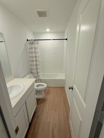 2225 Still Bend Lane, League City, TX 77573