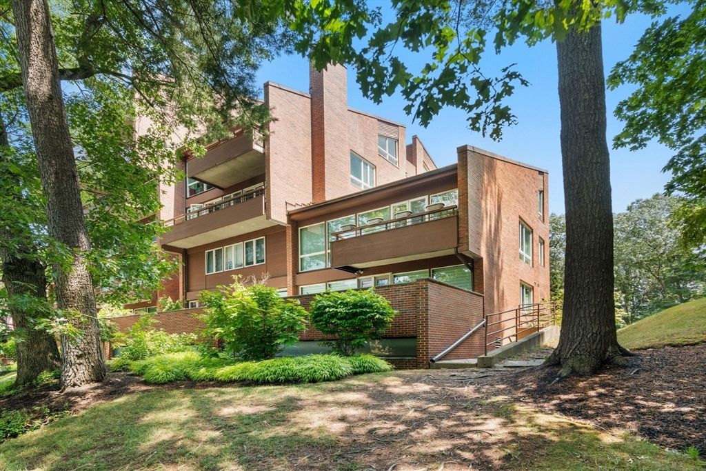 241 Perkins Street C 403, Boston, MA 02130